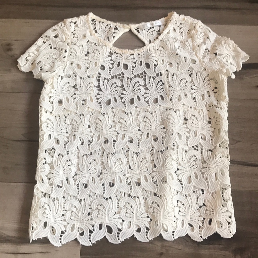 White Zara top with opening in back!
